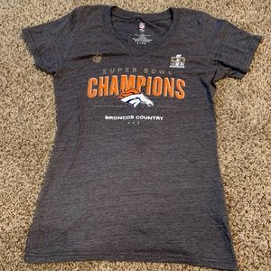 DENVER BRONCOS GRAY V-NECK TEE SHIRT MEDIUM